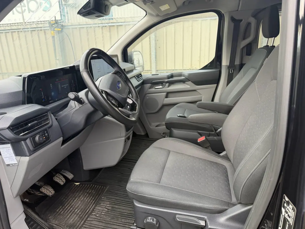 300 2.0 TDCI L1H1 Limited DC | Stoel/voorruitverwarming | Camera | Trekhaak | Climate Control | PDC V+A