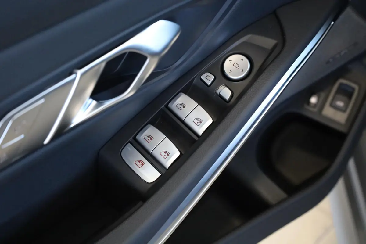 330e M Sportpakket | Comfort Pack | Innovation Pack | Harman Kardon