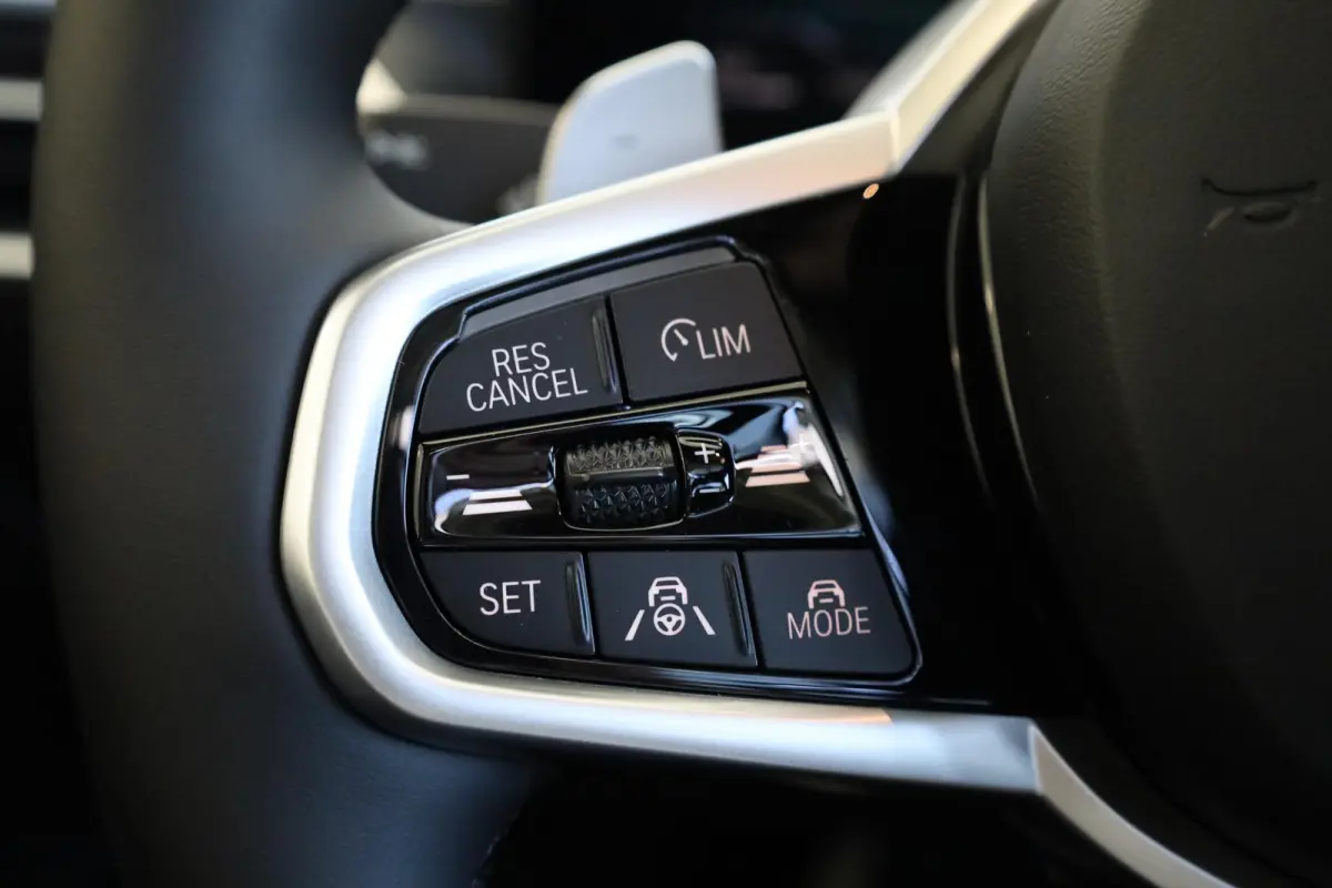 330e M Sportpakket | Comfort Pack | Innovation Pack | Harman Kardon