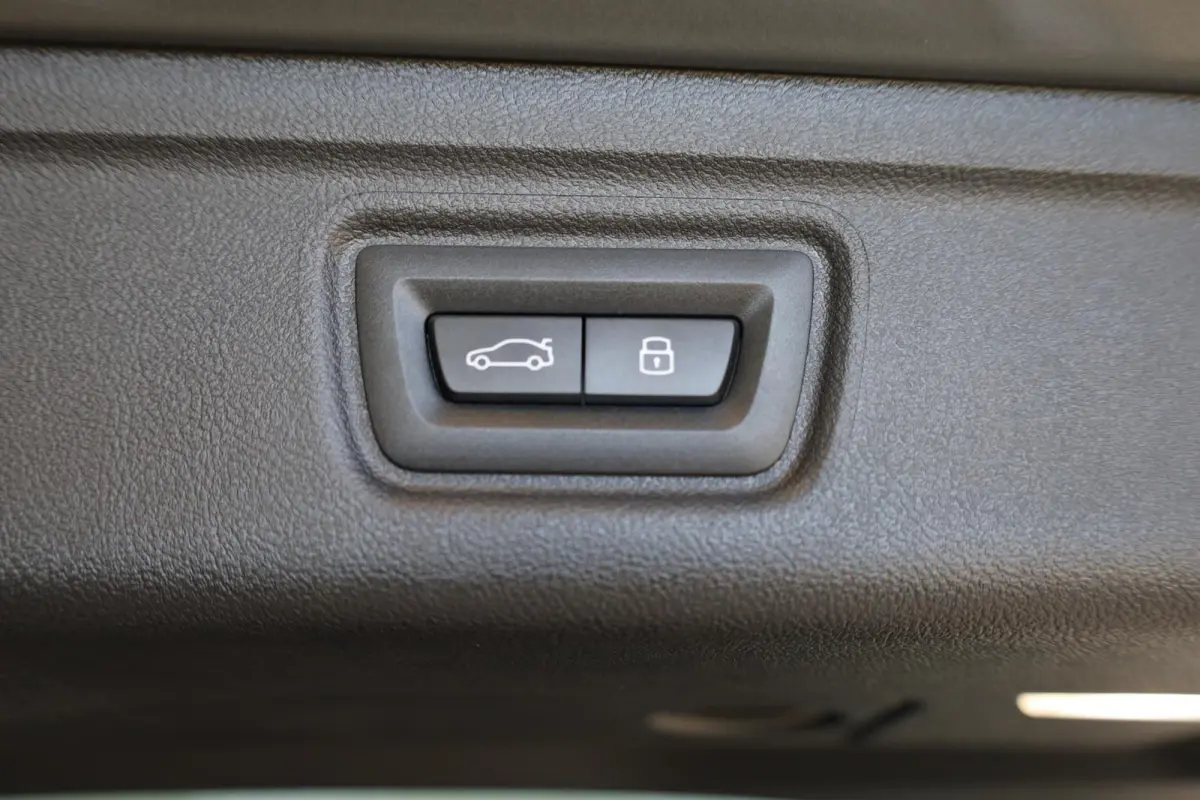 330e M Sportpakket | Comfort Pack | Innovation Pack | Harman Kardon