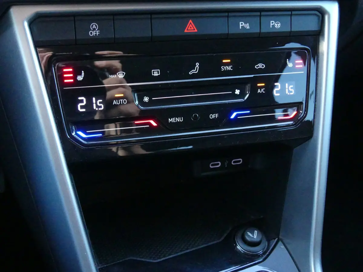 1.0 TSI Life Business / Trekhaak / Stoelverwarming