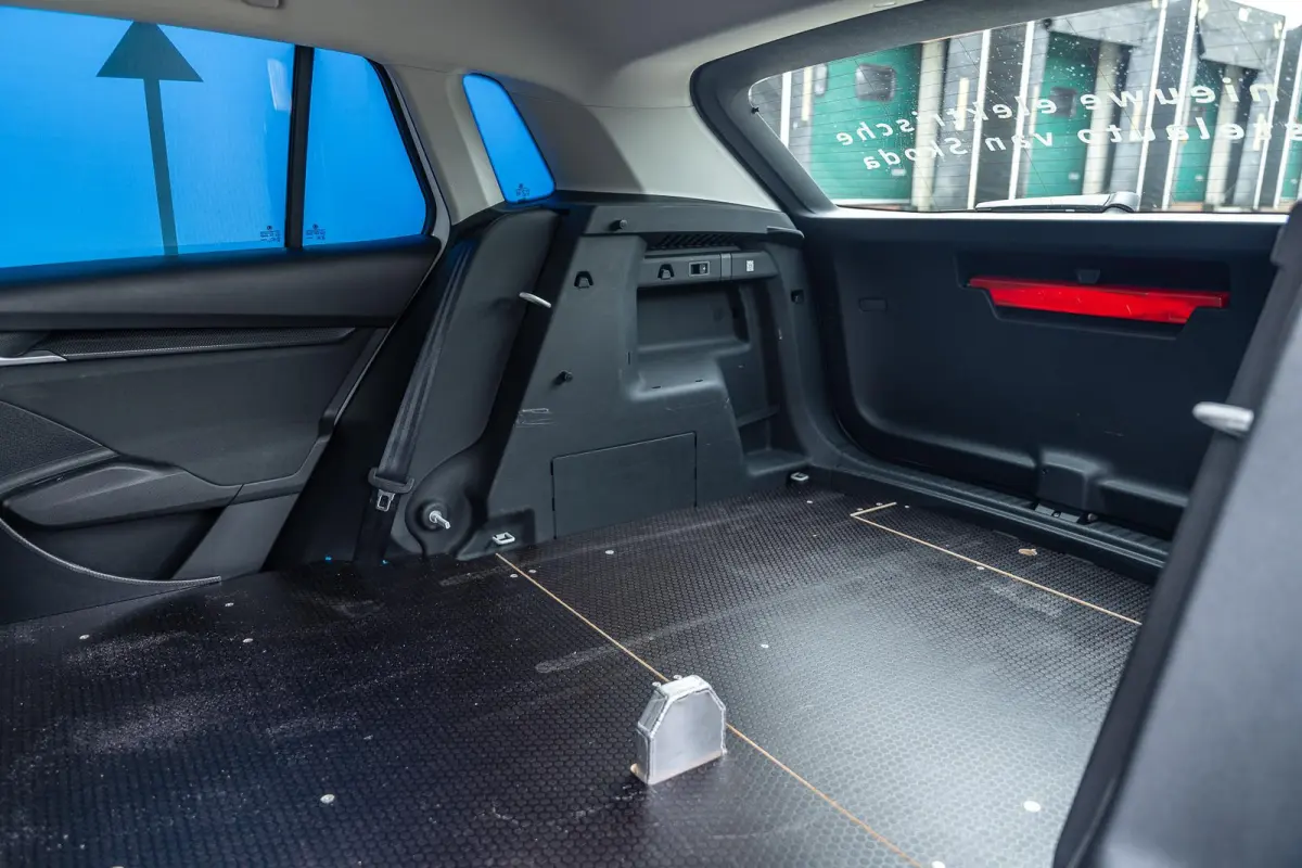 60 204pk Business Edition | Cargo Ombouw | Trekhaak | Laadvloer