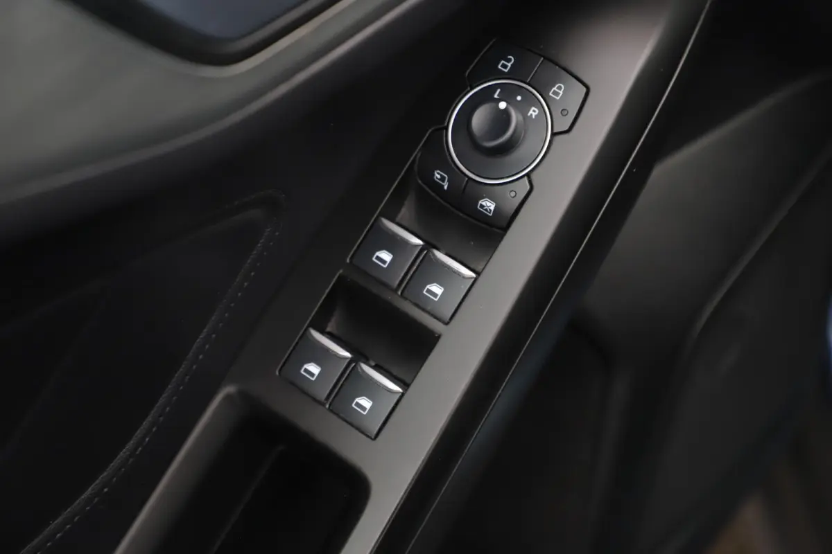 1.0 EcoBoost Hybrid Titanium 115PK Automaat LMV Navigatie Climate Cruise Control Carplay Android