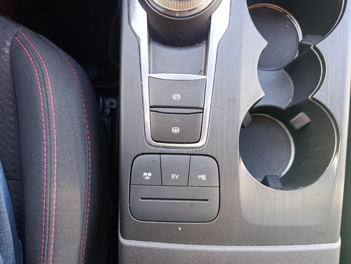 2.5 PHEV ST-Line | Panoramadak | Stoelverwarming | Trekhaak | Camera | Climate Control | Dealeronderhouden