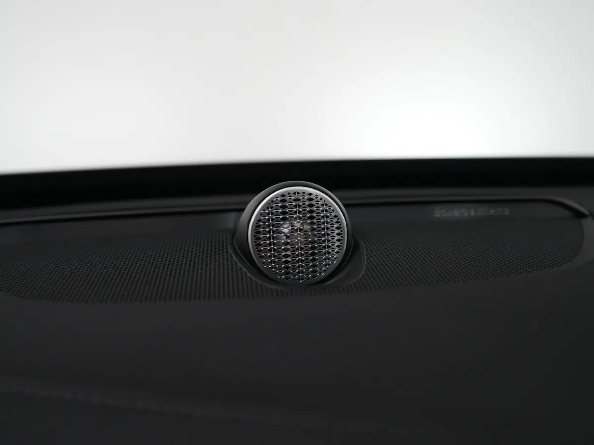 T8 Recharge Ultra Dark | Luchtvering | Bowers & Wilkins | Stoelventilatie & Massage | Head-Up | Trekhaak | 360° Camera | Panoramadak