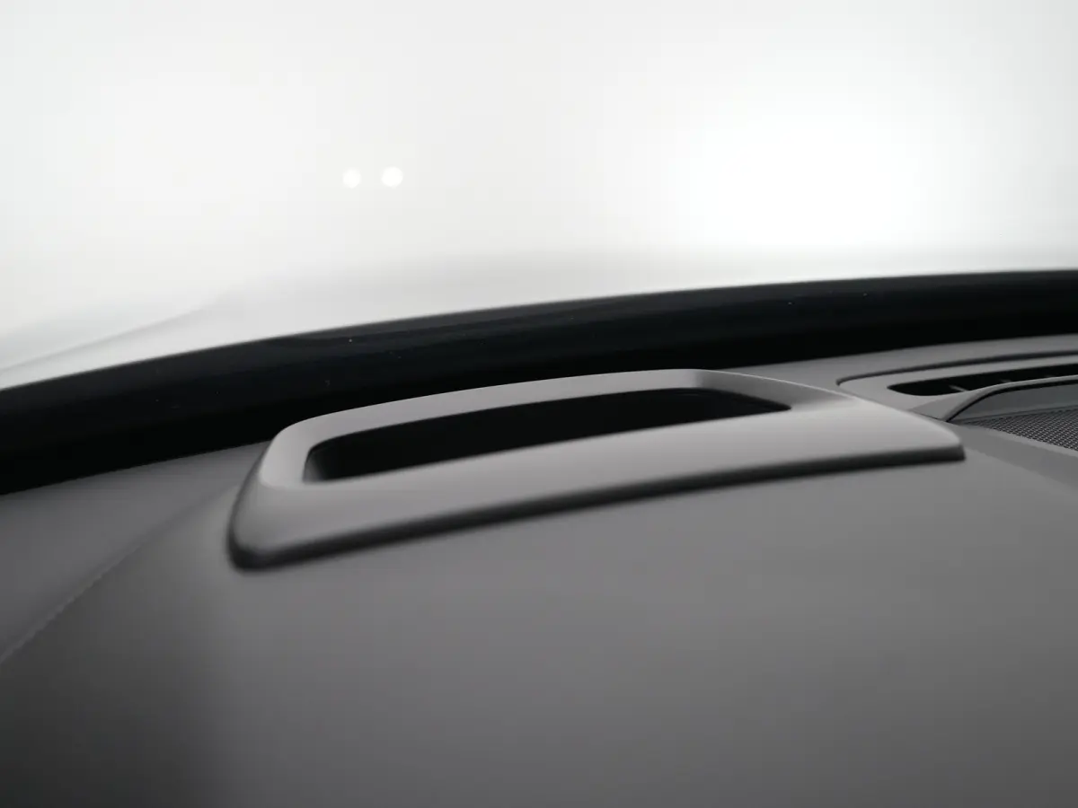 T8 Recharge Ultra Dark | Luchtvering | Bowers & Wilkins | Stoelventilatie & Massage | Head-Up | Trekhaak | 360° Camera | Panoramadak