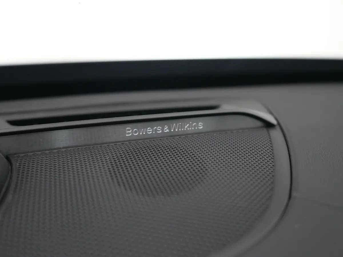 T8 Recharge Ultra Dark | Luchtvering | Bowers & Wilkins | Stoelventilatie & Massage | Head-Up | Trekhaak | 360° Camera | Panoramadak