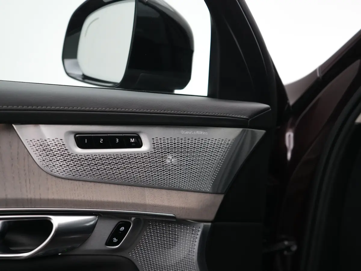 T8 Recharge Ultra Dark | Luchtvering | Bowers & Wilkins | Stoelventilatie & Massage | Head-Up | Trekhaak | 360° Camera | Panoramadak