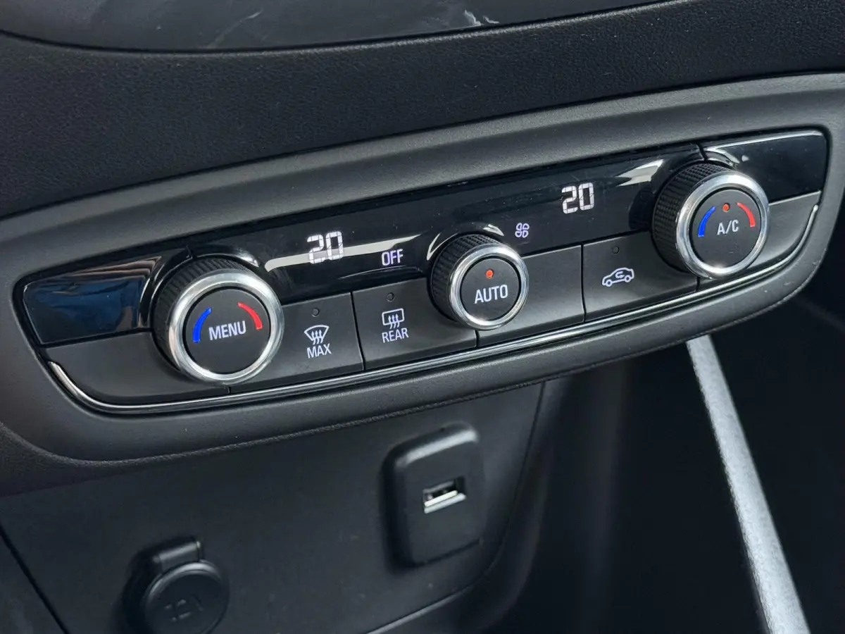 110pk Elegance | 1ste eigenaar | Climate | AppleCarPlay/Android | LED lampen | 16"LMV