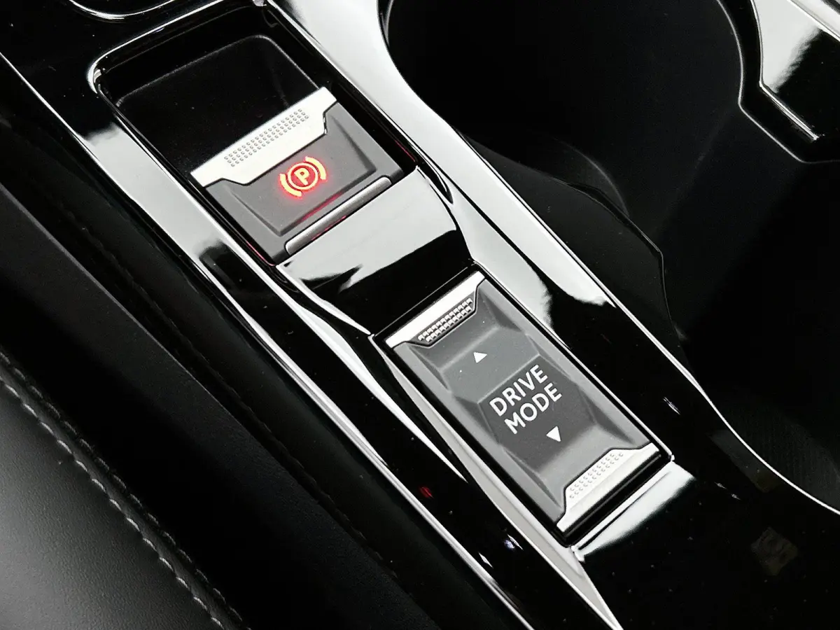 1.2 Hybrid 145pk Envy | Nefkens edition! | Voorraaddeal! | Navigatie | Adaptive cruise control | Keyless | Camera v+a