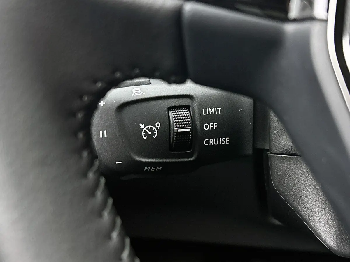 1.2 Hybrid 145pk Envy | Nefkens edition! | Voorraaddeal! | Navigatie | Adaptive cruise control | Keyless | Camera v+a