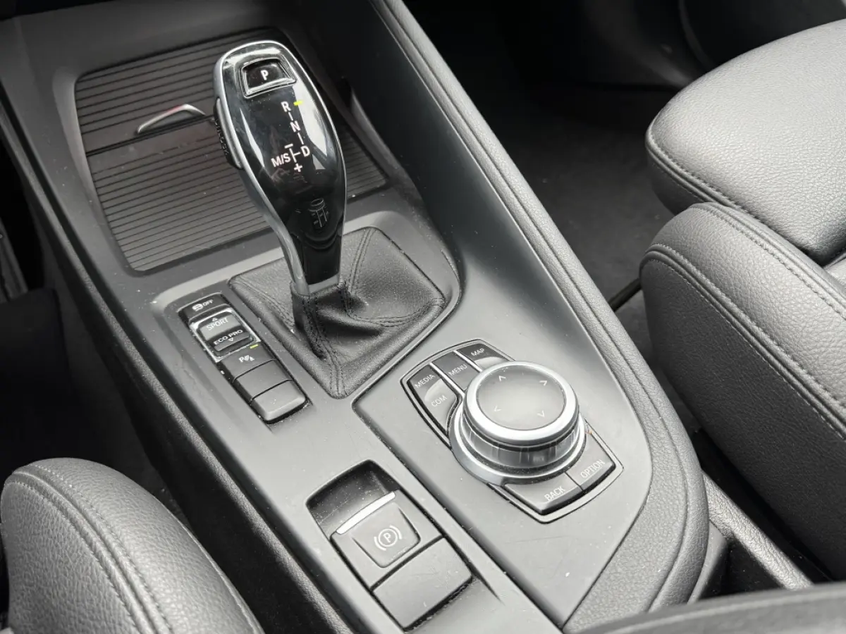 sDrive18i Executive | Navigatie | Camera | Leder