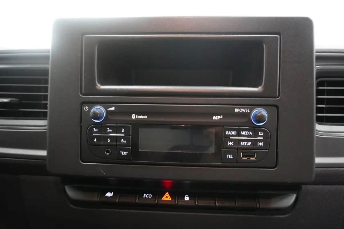 2.3 dCi 136PK EURO 6 - Airco - Cruise - Trekhaak - € 13.900,- Excl.