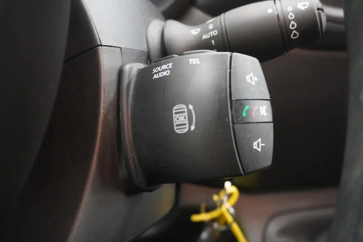 2.3 dCi 136PK EURO 6 - Airco - Cruise - Trekhaak - € 13.900,- Excl.