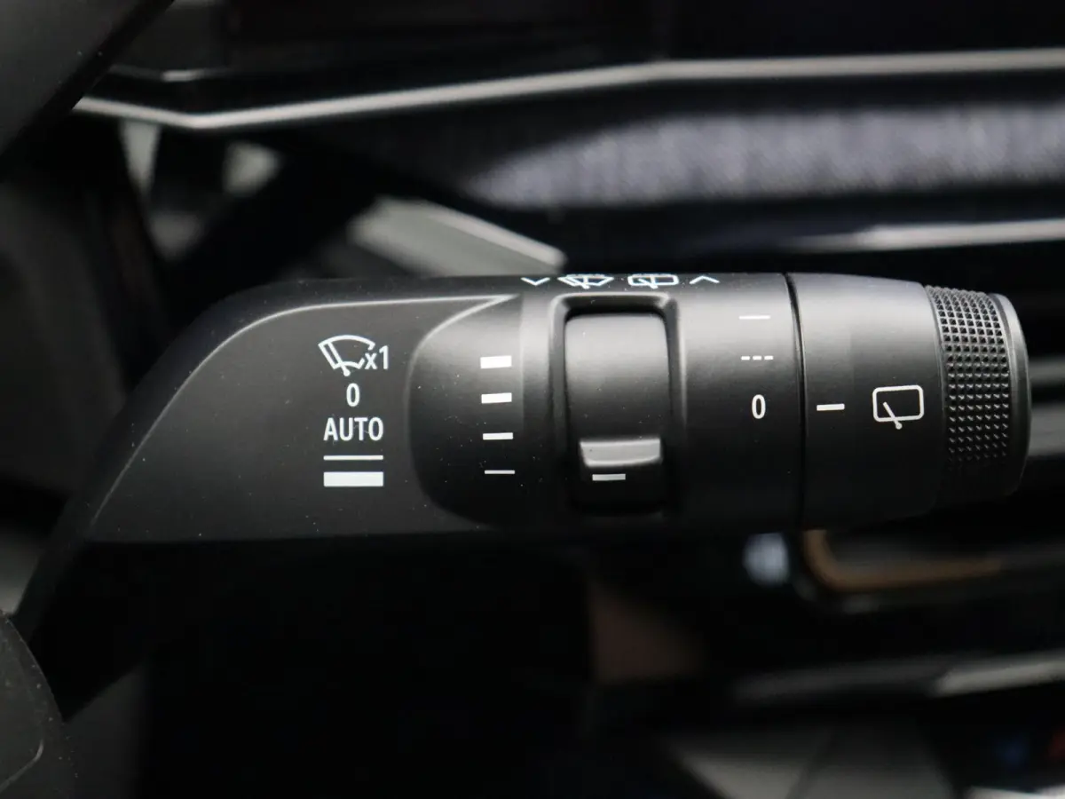 comfort range techno 52 kWh | Vijf jaar garantie | Stoel- en stuurwielverwarming | Vehicle-to-grid | Apple Carplay & Android Auto | Achteruitrijcamera | Warmtepomp |