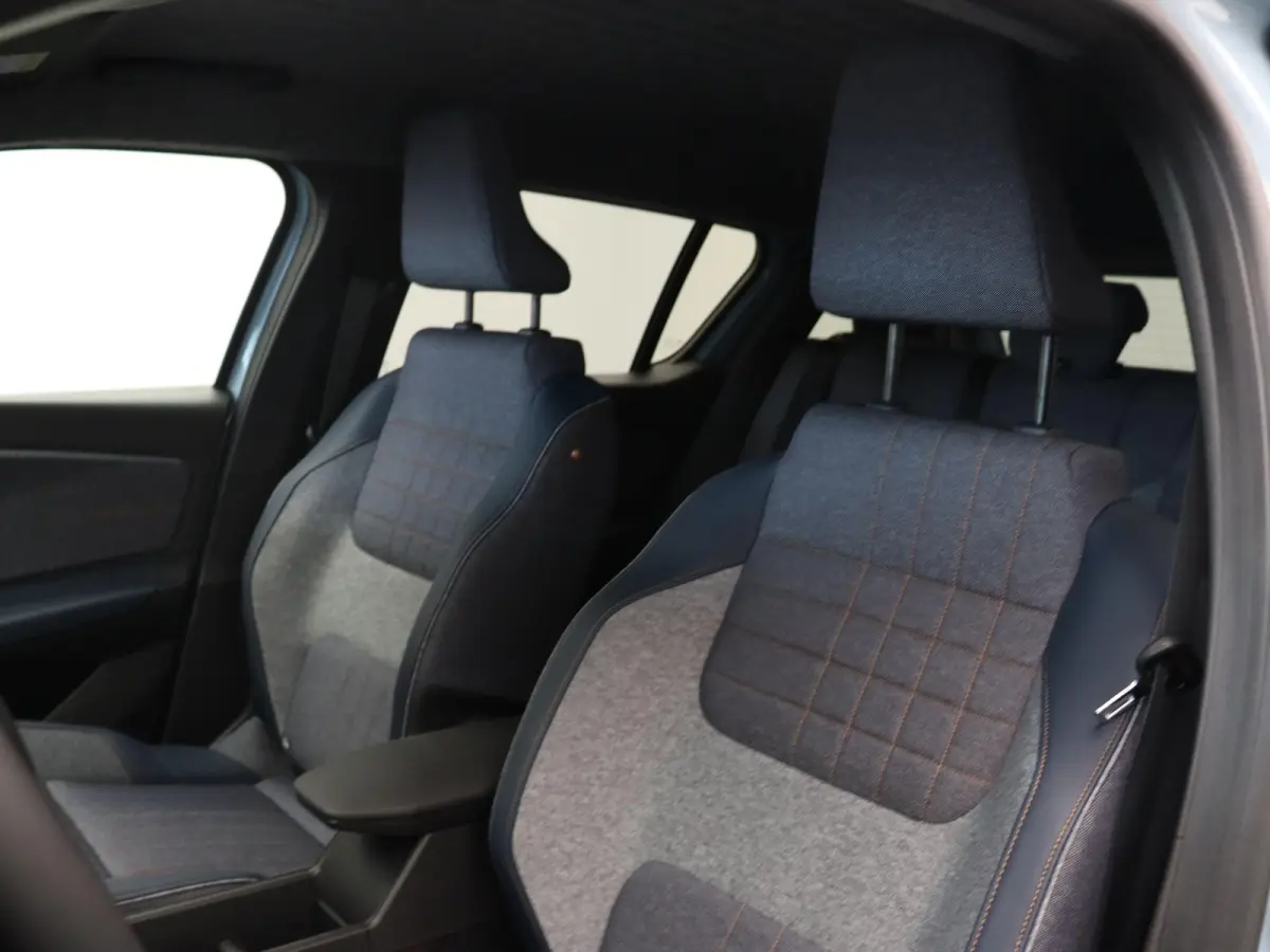 comfort range techno 52 kWh | Vijf jaar garantie | Stoel- en stuurwielverwarming | Vehicle-to-grid | Apple Carplay & Android Auto | Achteruitrijcamera | Warmtepomp |