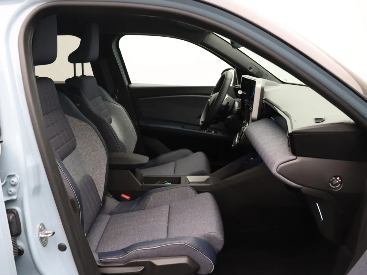 comfort range techno 52 kWh | Vijf jaar garantie | Stoel- en stuurwielverwarming | Vehicle-to-grid | Apple Carplay & Android Auto | Achteruitrijcamera | Warmtepomp |