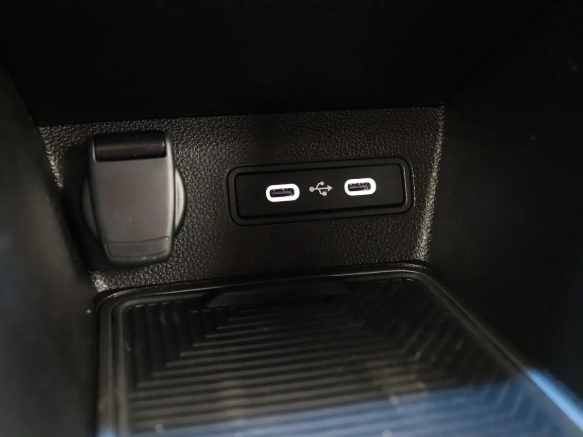 comfort range techno 52 kWh | Vijf jaar garantie | Stoel- en stuurwielverwarming | Vehicle-to-grid | Apple Carplay & Android Auto | Achteruitrijcamera | Warmtepomp |