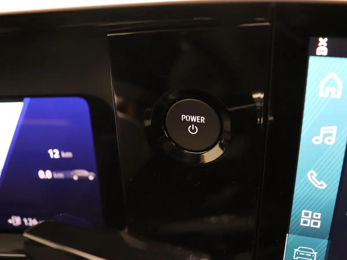 comfort range techno 52 kWh | Vijf jaar garantie | Stoel- en stuurwielverwarming | Vehicle-to-grid | Apple Carplay & Android Auto | Achteruitrijcamera | Warmtepomp |