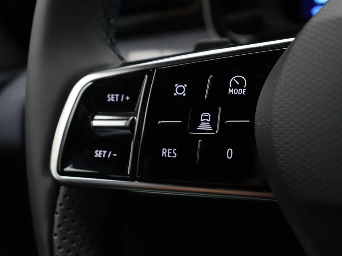 comfort range techno 52 kWh | Vijf jaar garantie | Stoel- en stuurwielverwarming | Vehicle-to-grid | Apple Carplay & Android Auto | Achteruitrijcamera | Warmtepomp |