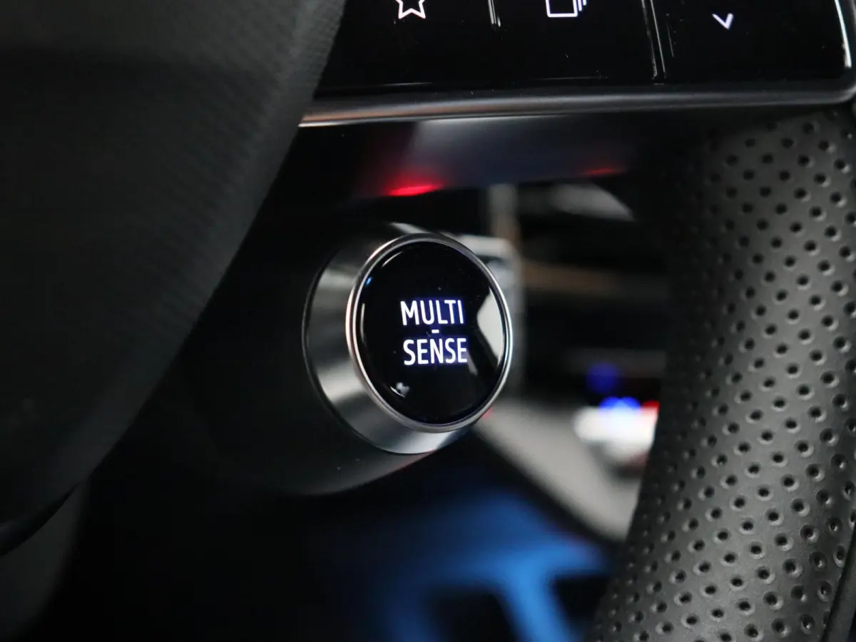 comfort range techno 52 kWh | Vijf jaar garantie | Stoel- en stuurwielverwarming | Vehicle-to-grid | Apple Carplay & Android Auto | Achteruitrijcamera | Warmtepomp |