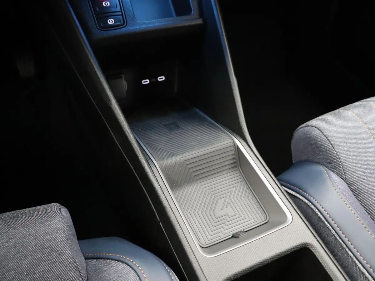 comfort range techno 52 kWh | Vijf jaar garantie | Stoel- en stuurwielverwarming | Vehicle-to-grid | Apple Carplay & Android Auto | Achteruitrijcamera | Warmtepomp |