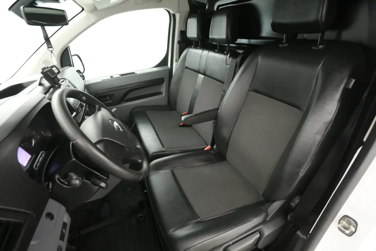 CDTI L2H1 | Airco | Cruise | 3 Zits | Trekhaak | Parkeersens. | Kasten