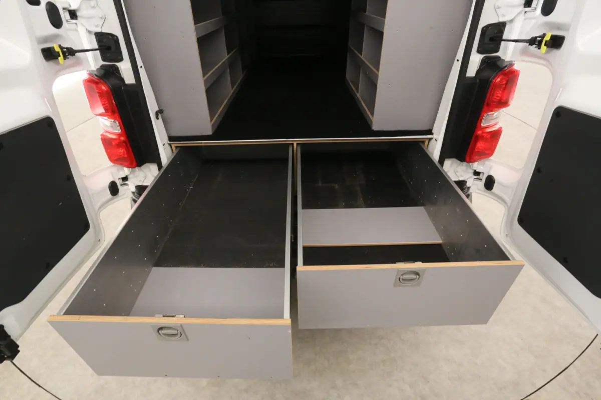 CDTI L2H1 | Airco | Cruise | 3 Zits | Trekhaak | Parkeersens. | Kasten