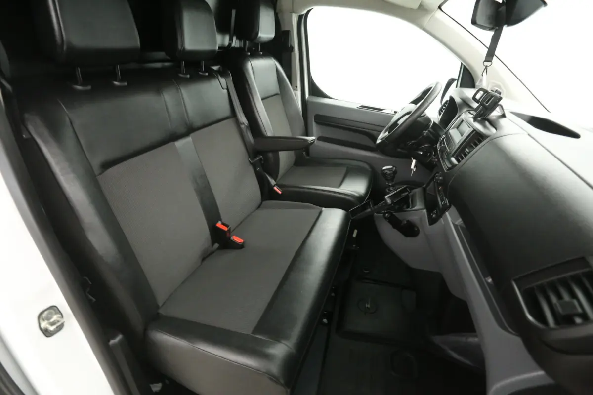 CDTI L2H1 | Airco | Cruise | 3 Zits | Trekhaak | Parkeersens. | Kasten