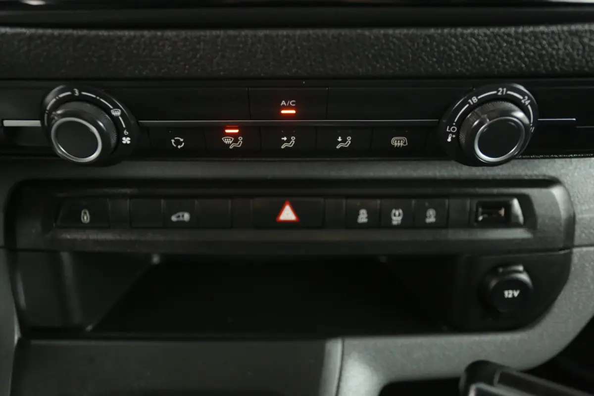 CDTI L2H1 | Airco | Cruise | 3 Zits | Trekhaak | Parkeersens. | Kasten