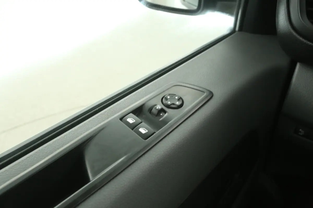 CDTI L2H1 | Airco | Cruise | 3 Zits | Trekhaak | Parkeersens. | Kasten