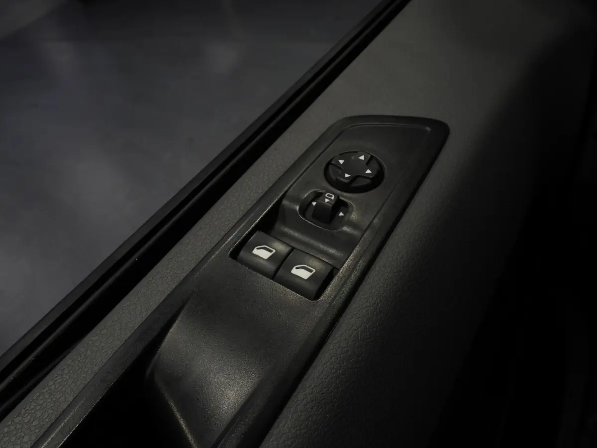 1.6 BlueHDI 95 Club M AIRCO/BLUETOOTH/PDC/SCHUIFDEUR!