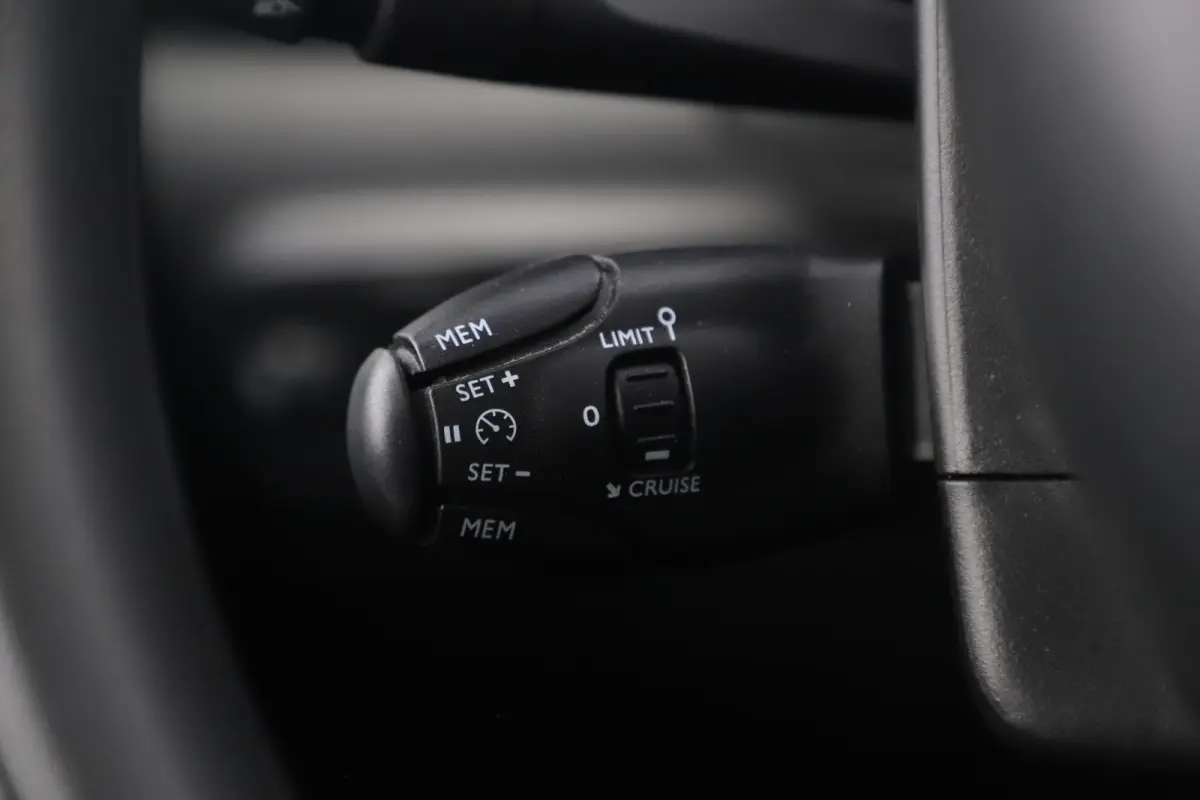 1.2 PureTech Feel Navigatie Carplay Android Climate Cruise Control Parkeersensor Rijstrooksensor
