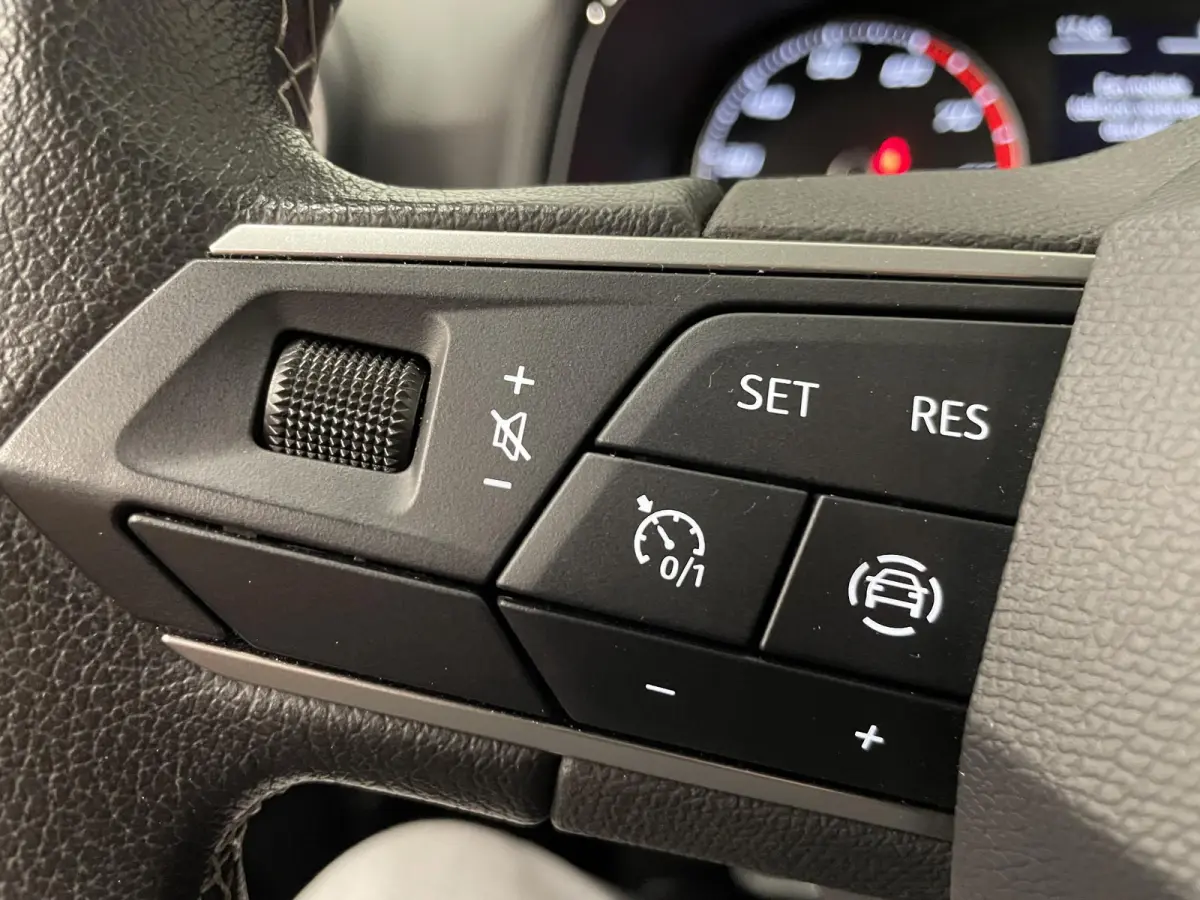 1.0 TSI Style Climate control Navigatie Apple Carplay/ Android Auto Parkeersensoren Cruise Control Full LED 17" LM Velgen