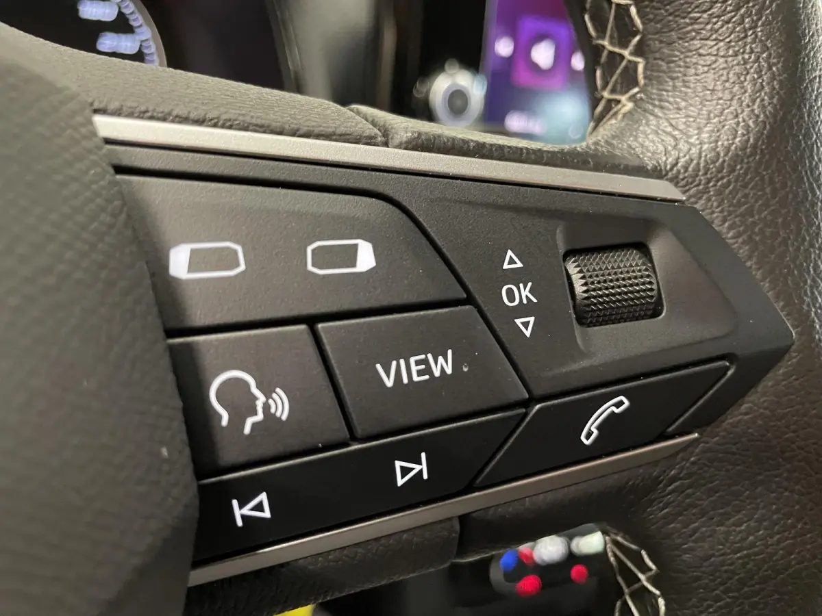 1.0 TSI Style Climate control Navigatie Apple Carplay/ Android Auto Parkeersensoren Cruise Control Full LED 17" LM Velgen