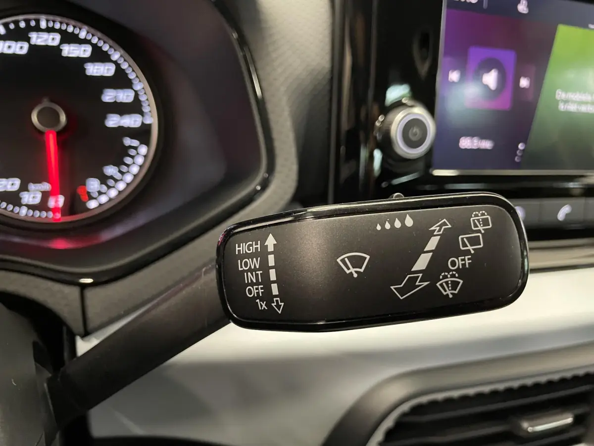1.0 TSI Style Climate control Navigatie Apple Carplay/ Android Auto Parkeersensoren Cruise Control Full LED 17" LM Velgen