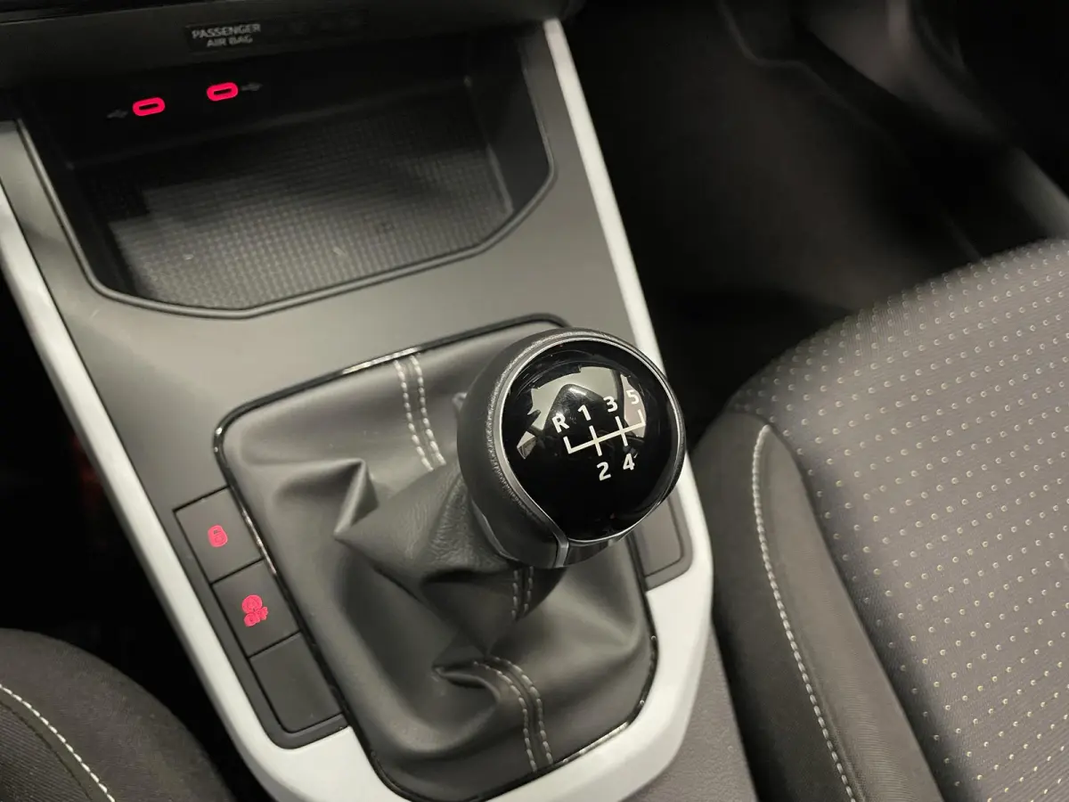 1.0 TSI Style Climate control Navigatie Apple Carplay/ Android Auto Parkeersensoren Cruise Control Full LED 17" LM Velgen
