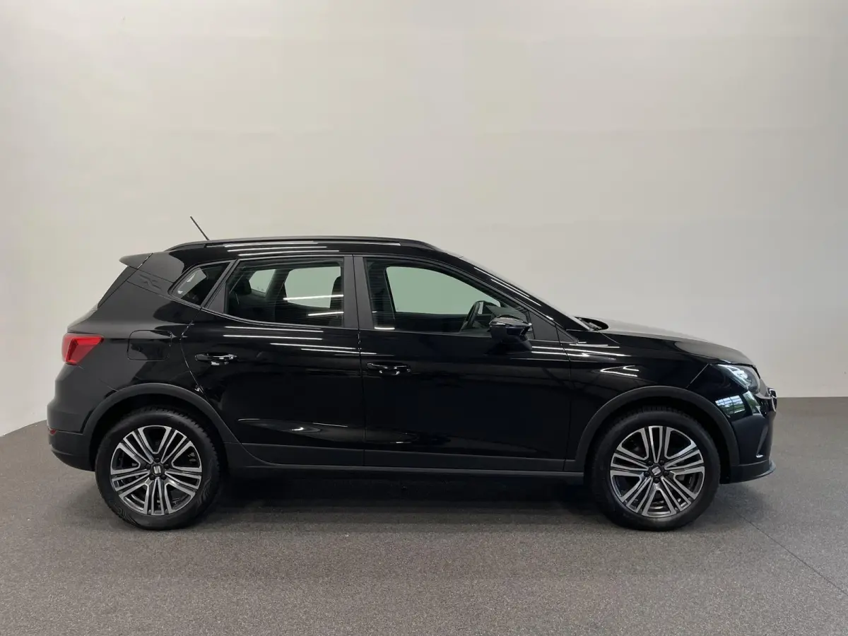1.0 TSI Style Climate control Navigatie Apple Carplay/ Android Auto Parkeersensoren Cruise Control Full LED 17" LM Velgen