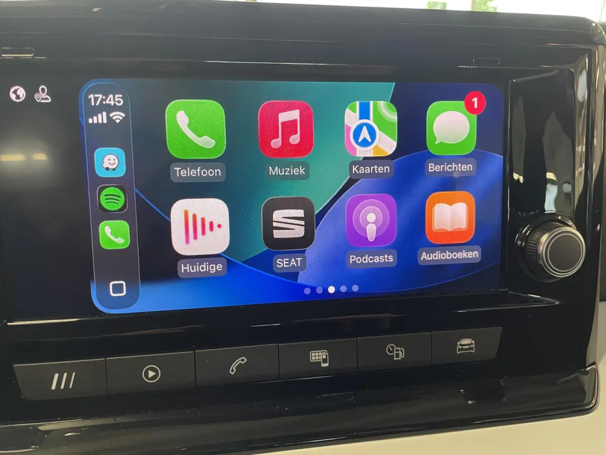 1.0 TSI Style Climate control Navigatie Apple Carplay/ Android Auto Parkeersensoren Cruise Control Full LED 17" LM Velgen