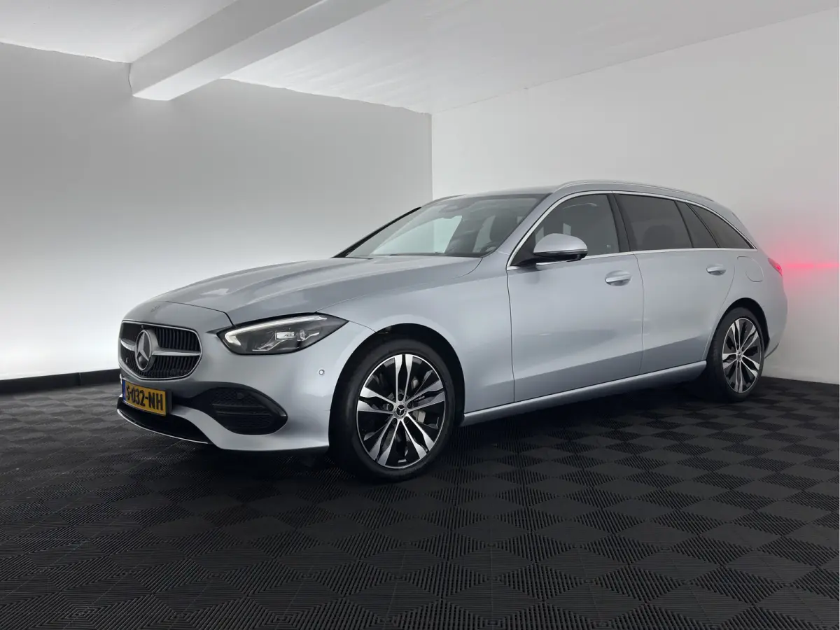 300 e Luxury Line (Plug-in) [3-Fase-11kW] (INCL.BTW) Aut. *FULL-LED | AMBIENT-LIGHT | TOP-VIEW | MEMORY-PACK | WIDESCREEN-COCKPIT | HEATED-COMFORTSEATS | NAVI-FULLMAP | SHIFTPADDLES | PRIVAC