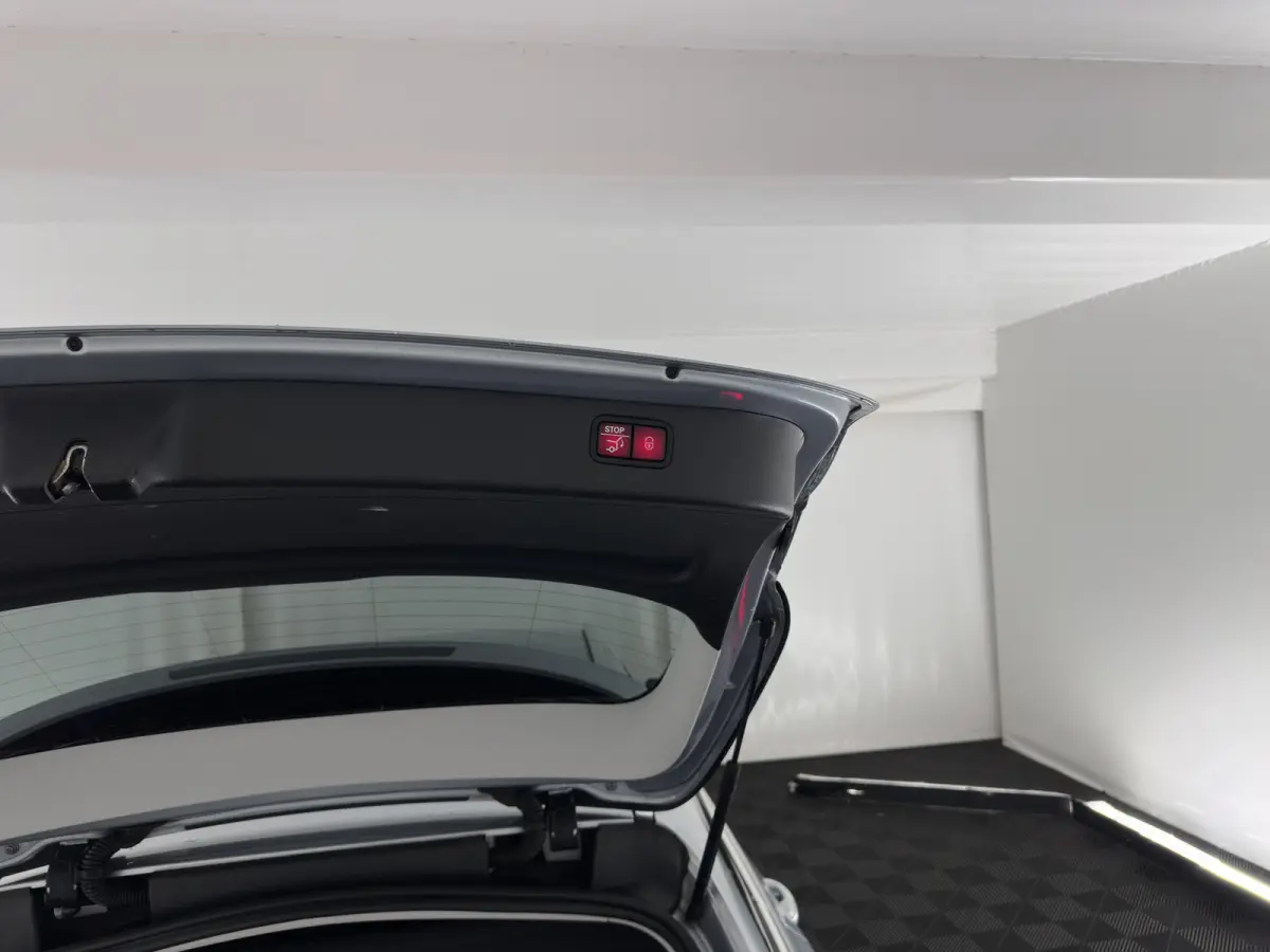 300 e Luxury Line (Plug-in) [3-Fase-11kW] (INCL.BTW) Aut. *FULL-LED | AMBIENT-LIGHT | TOP-VIEW | MEMORY-PACK | WIDESCREEN-COCKPIT | HEATED-COMFORTSEATS | NAVI-FULLMAP | SHIFTPADDLES | PRIVAC