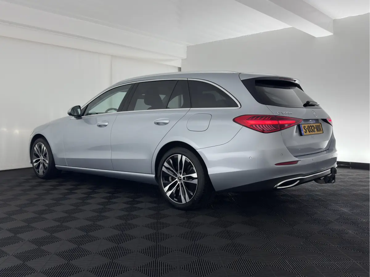 300 e Luxury Line (Plug-in) [3-Fase-11kW] (INCL.BTW) Aut. *FULL-LED | AMBIENT-LIGHT | TOP-VIEW | MEMORY-PACK | WIDESCREEN-COCKPIT | HEATED-COMFORTSEATS | NAVI-FULLMAP | SHIFTPADDLES | PRIVAC