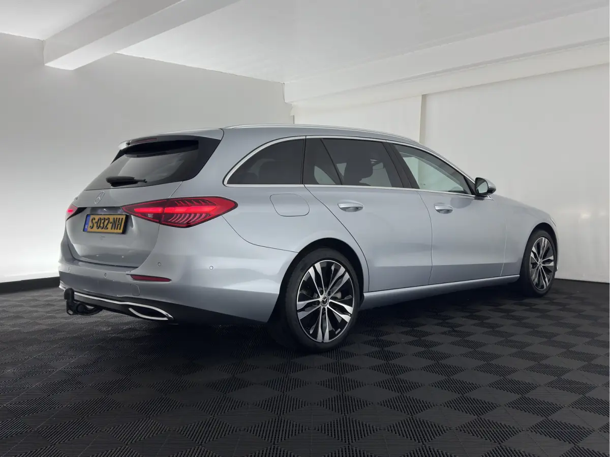 300 e Luxury Line (Plug-in) [3-Fase-11kW] (INCL.BTW) Aut. *FULL-LED | AMBIENT-LIGHT | TOP-VIEW | MEMORY-PACK | WIDESCREEN-COCKPIT | HEATED-COMFORTSEATS | NAVI-FULLMAP | SHIFTPADDLES | PRIVAC