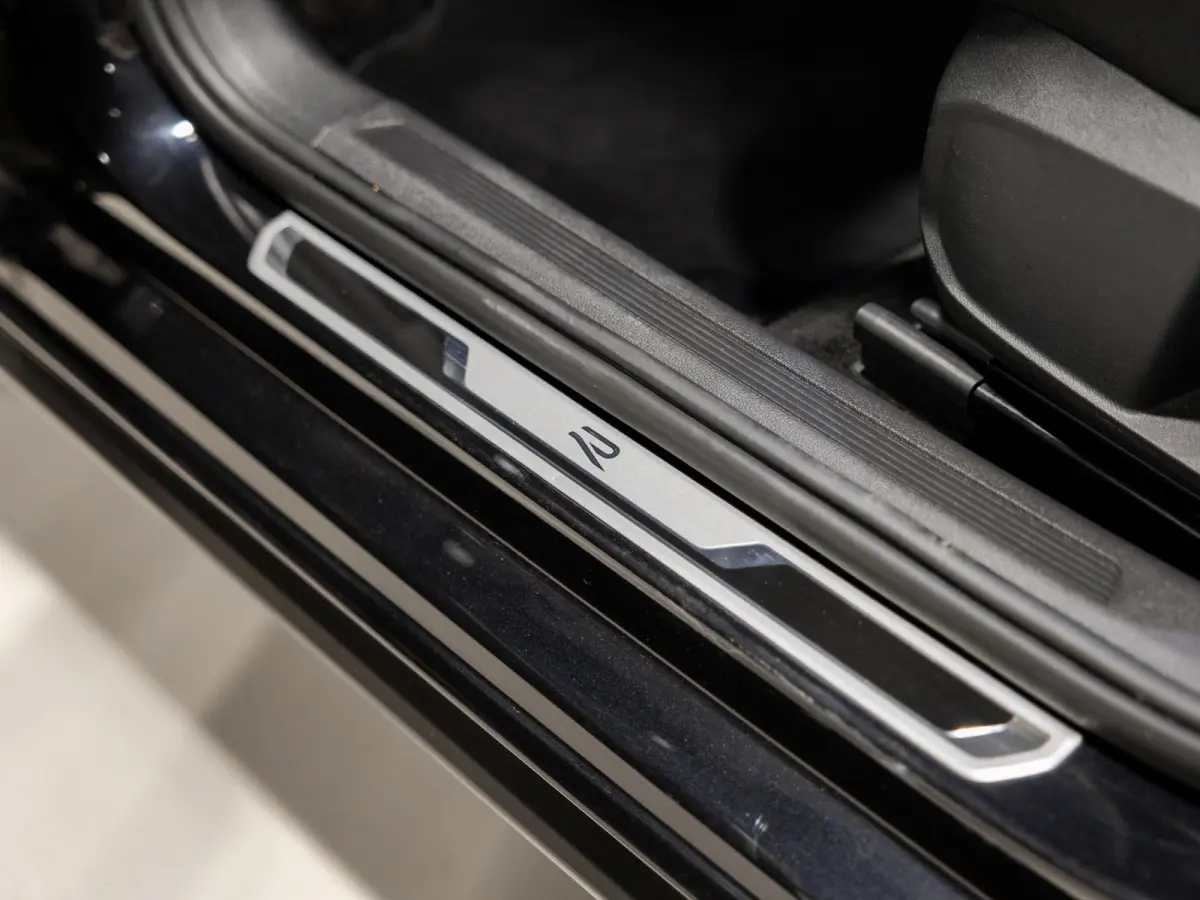 1.0 TSI R-Line Business / 110pk / NAP / Panorama dak / Stoelverwarming / Dodehoek herkenning /