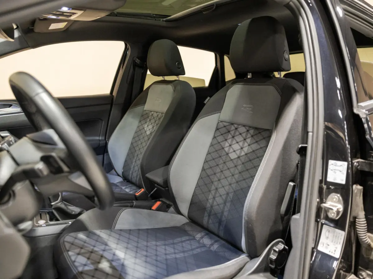 1.0 TSI R-Line Business / 110pk / NAP / Panorama dak / Stoelverwarming / Dodehoek herkenning /