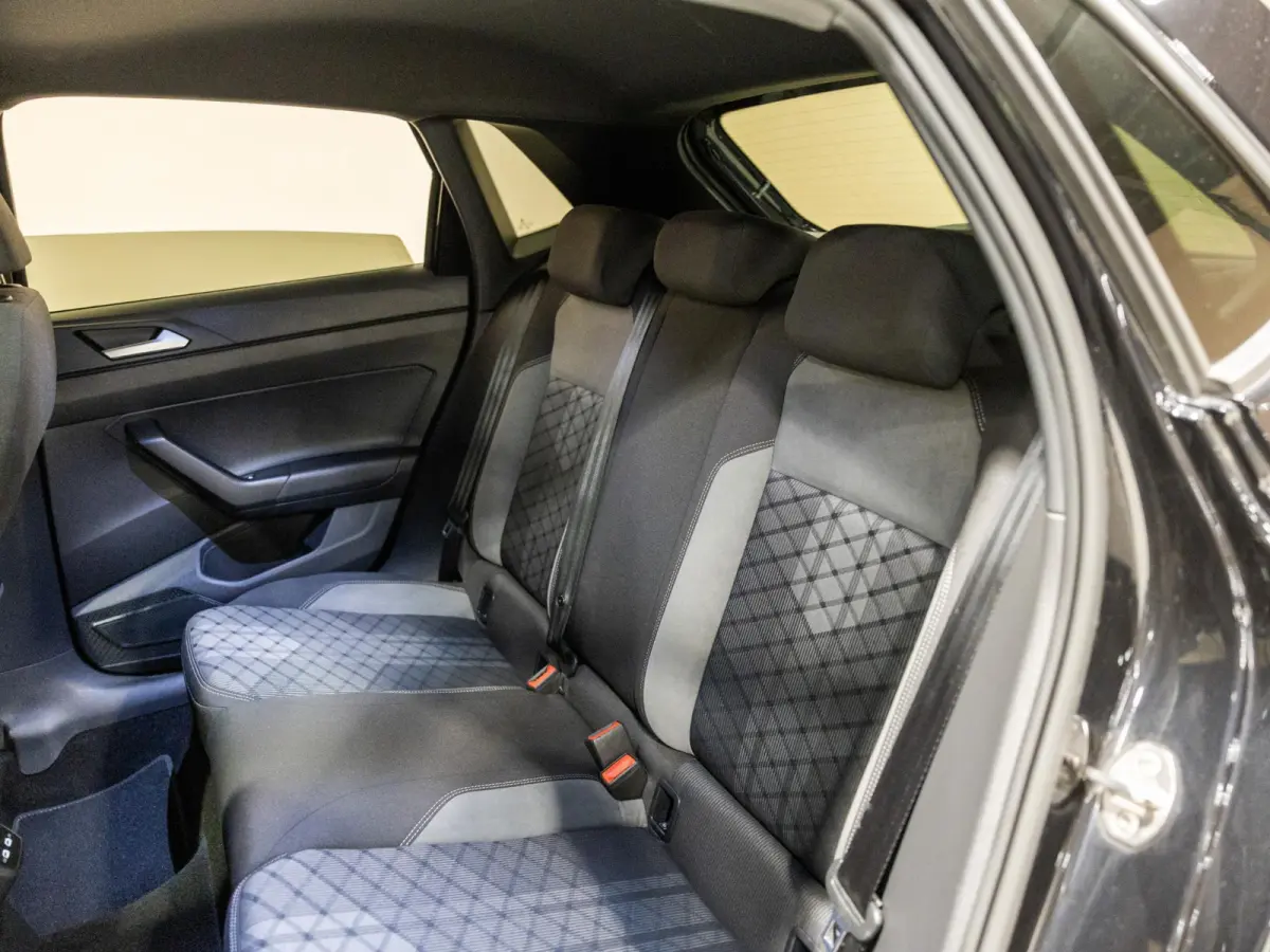 1.0 TSI R-Line Business / 110pk / NAP / Panorama dak / Stoelverwarming / Dodehoek herkenning /