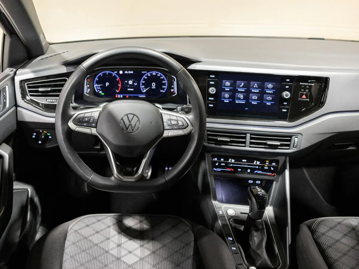 1.0 TSI R-Line Business / 110pk / NAP / Panorama dak / Stoelverwarming / Dodehoek herkenning /