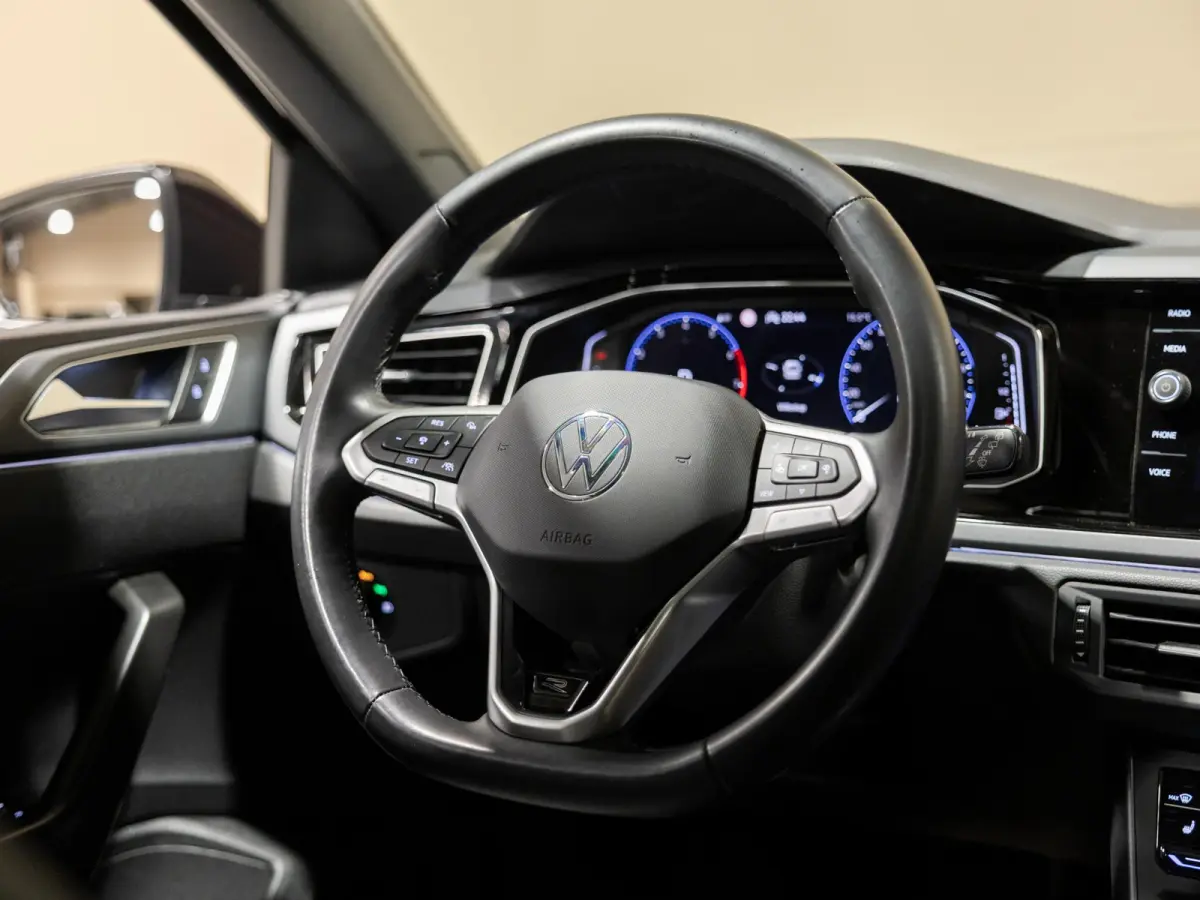 1.0 TSI R-Line Business / 110pk / NAP / Panorama dak / Stoelverwarming / Dodehoek herkenning /