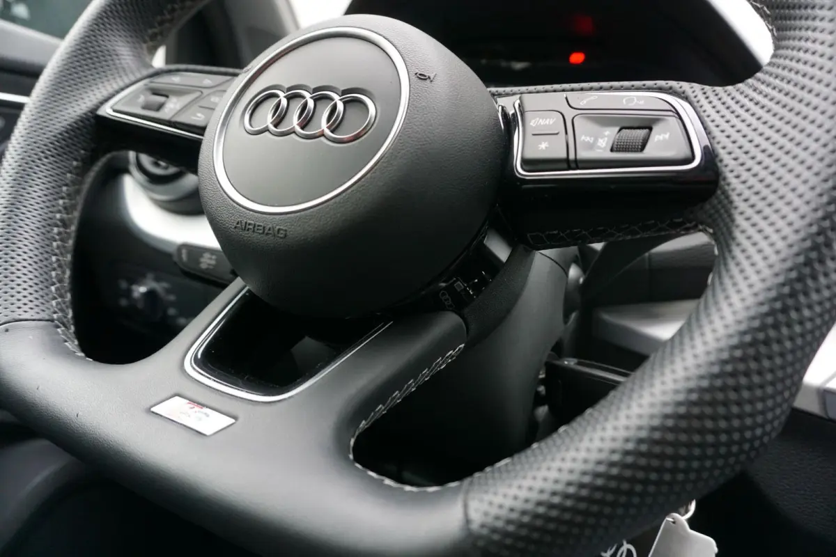 30 TFSI 110pk S Edition | Panoramadak | Smartphone Interface | Matrix-LED | PDC | Optiek Zwart