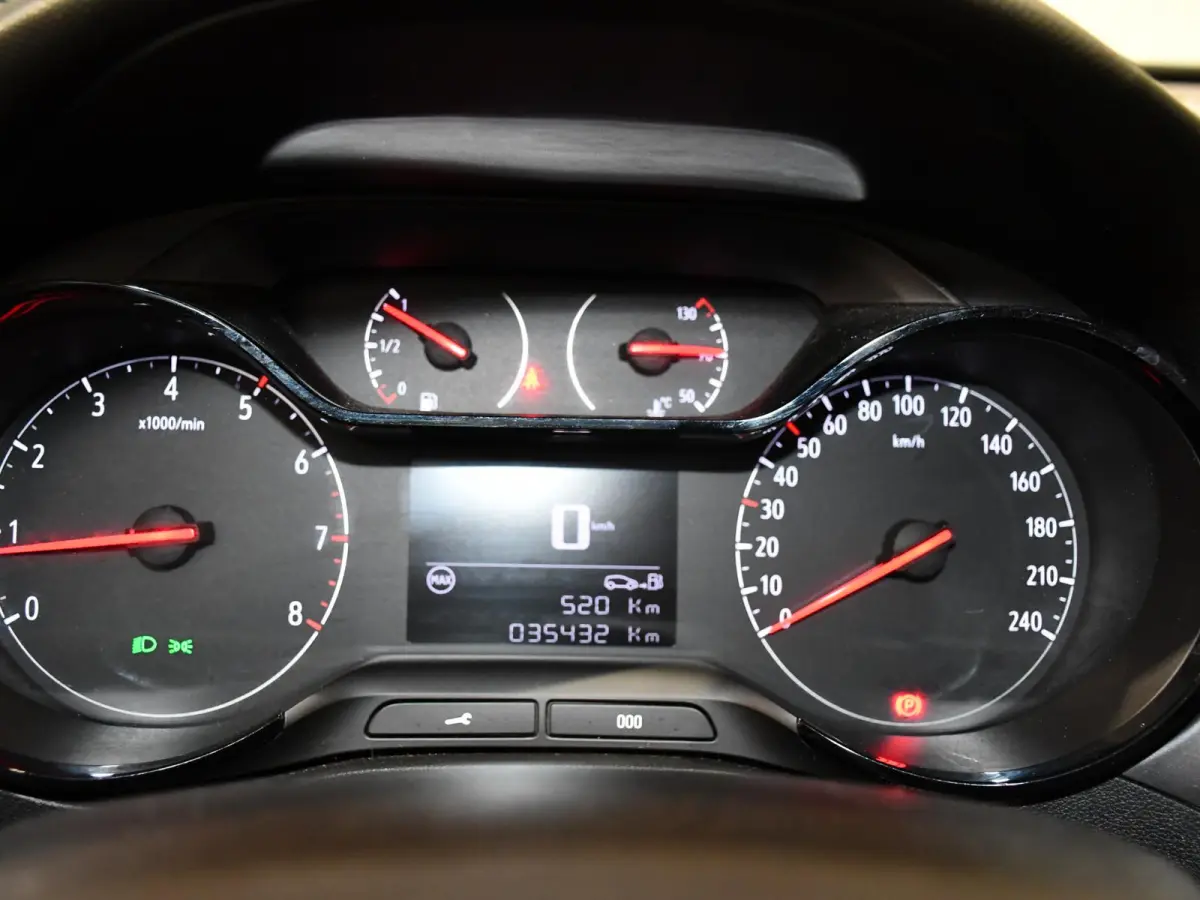 1.2 Turbo GS Line | Apple CarPlay / Android Auto |